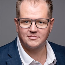 Business podcast: From 7 Figure Consulting Business To Software CEO With Stuart Leo: Podcast #229