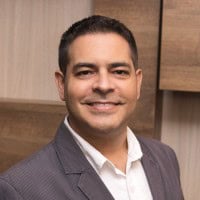 Business podcast: Using Workshops To Win 6-Figure Consulting Projects With Andres Molina: Podcast #328