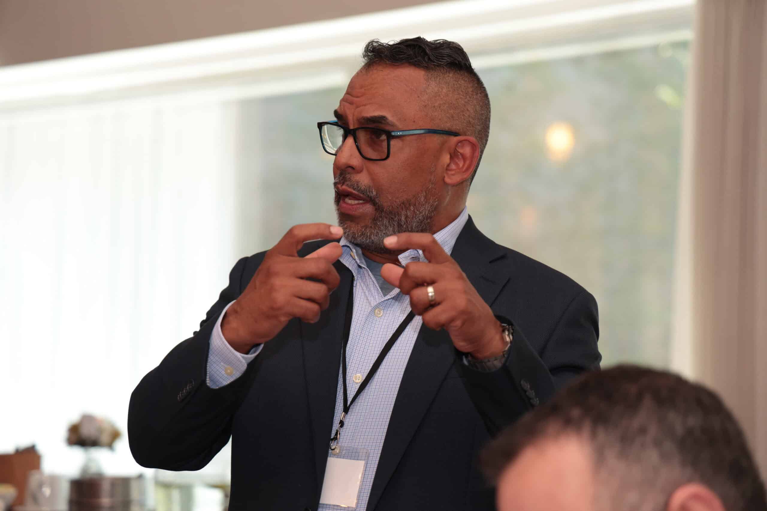 Consultant explaining how to create recurring revenue and sharing a guide to retainers payment